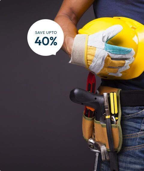 Hombre equipado con herramientas y casco